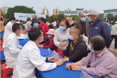 关爱健康，守护生命——市中医医院开展“世界卫生日”大型义诊与健康咨询活动